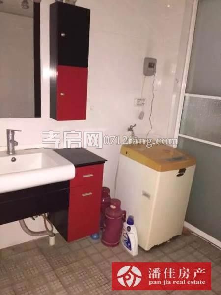 【潘佳房產(chǎn)推薦】【滿二泰陽(yáng)城二期130平米3室2廳2衛(wèi)精裝南北通透70萬(wàn)】