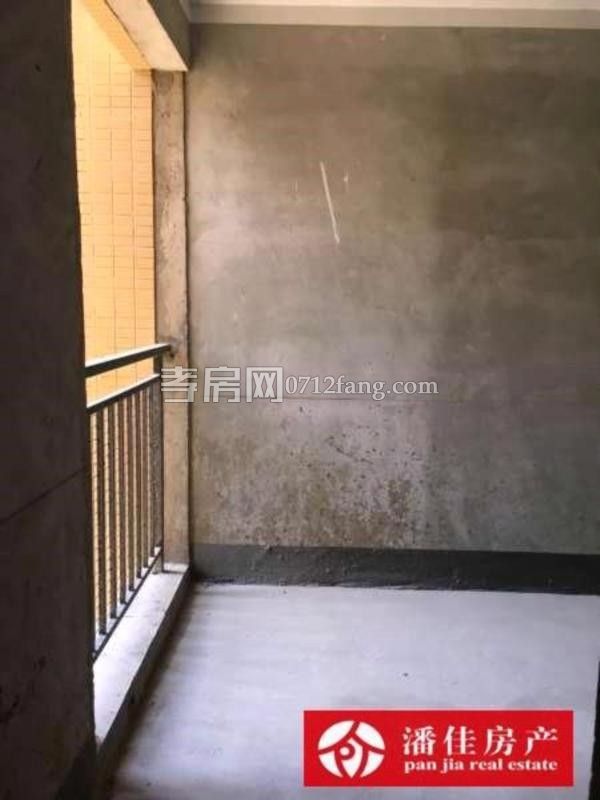 濱湖天地4室2廳2衛(wèi)127送20平毛坯特價出清