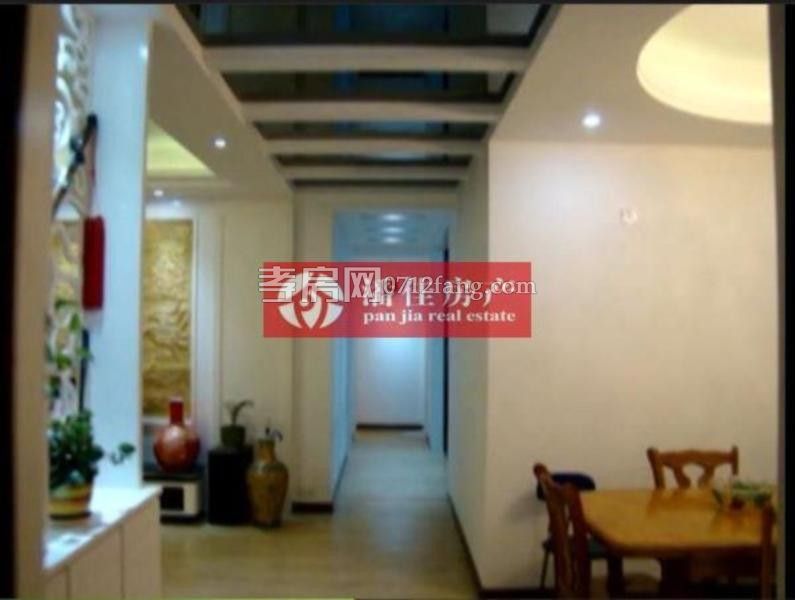 同升小區(qū)長征路上帶20平米車庫1/6樓126.4毛坯50萬