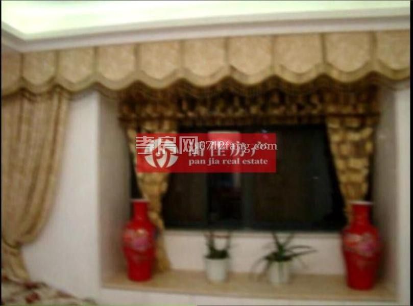 同升小區(qū)長征路上帶20平米車庫1/6樓126.4毛坯50萬