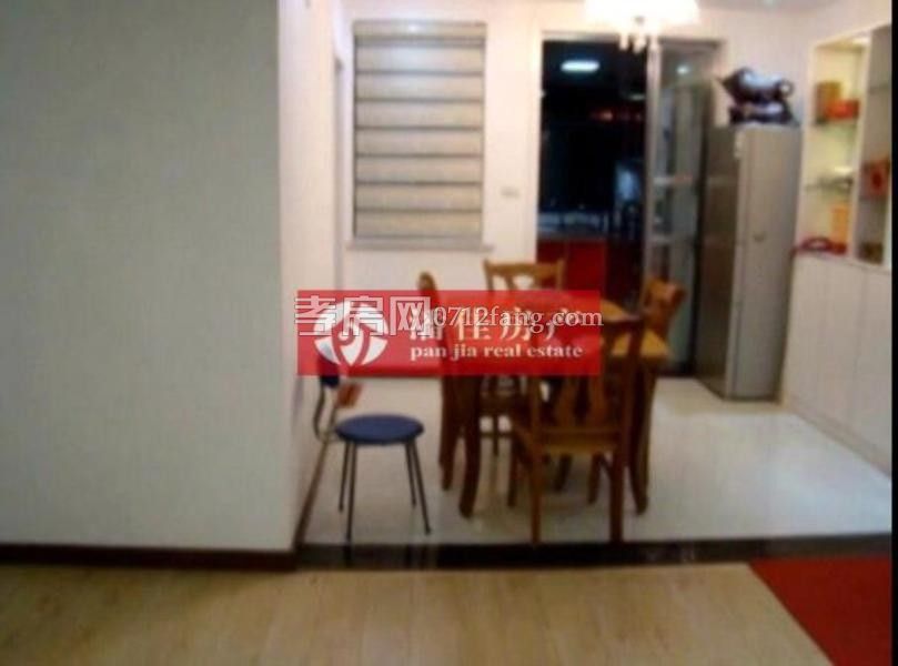 同升小區(qū)長征路上帶20平米車庫1/6樓126.4毛坯50萬