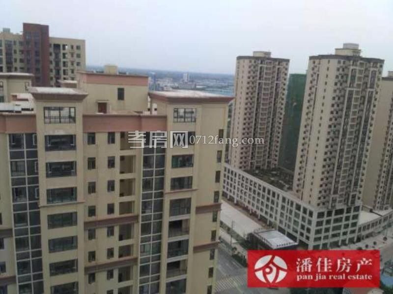 滿兩年柴油小區(qū)南區(qū)3室1廳1衛(wèi)80平簡(jiǎn)單裝修3樓