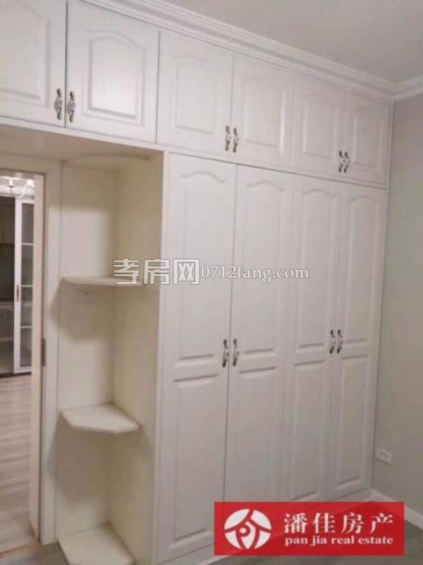 銅鑼灣 裝修2室2廳1衛(wèi)76平中層送家電家具拎包入住