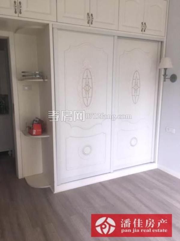 銅鑼灣 裝修2室2廳1衛(wèi)76平中層送家電家具拎包入住