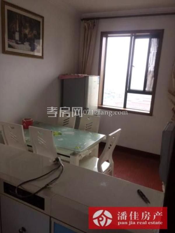 滿二掛口有證出讓地2室2廳1衛(wèi)毛坯111平2600元一平4樓