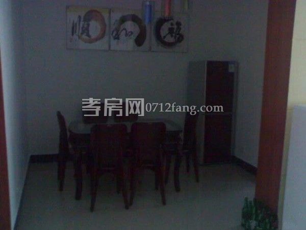 降價了！航空路三室兩廳一衛(wèi)4/6簡單裝修131平米