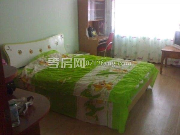 降價了！航空路三室兩廳一衛(wèi)4/6簡單裝修131平米