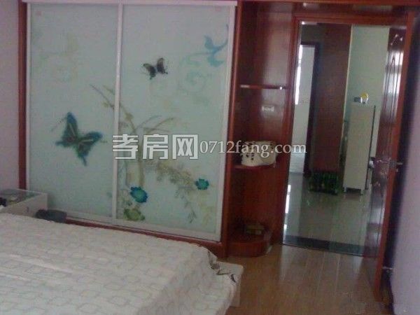 降價(jià)了！航空路 三室兩廳一衛(wèi) 4/6簡(jiǎn)單裝修131平米