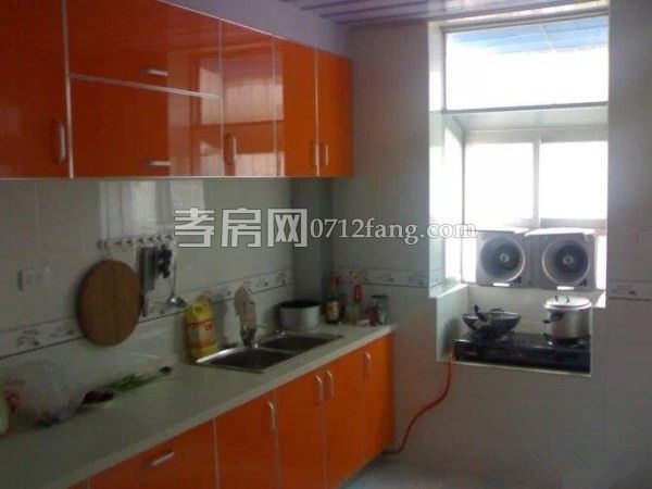 降價了！航空路三室兩廳一衛(wèi)4/6簡單裝修131平米