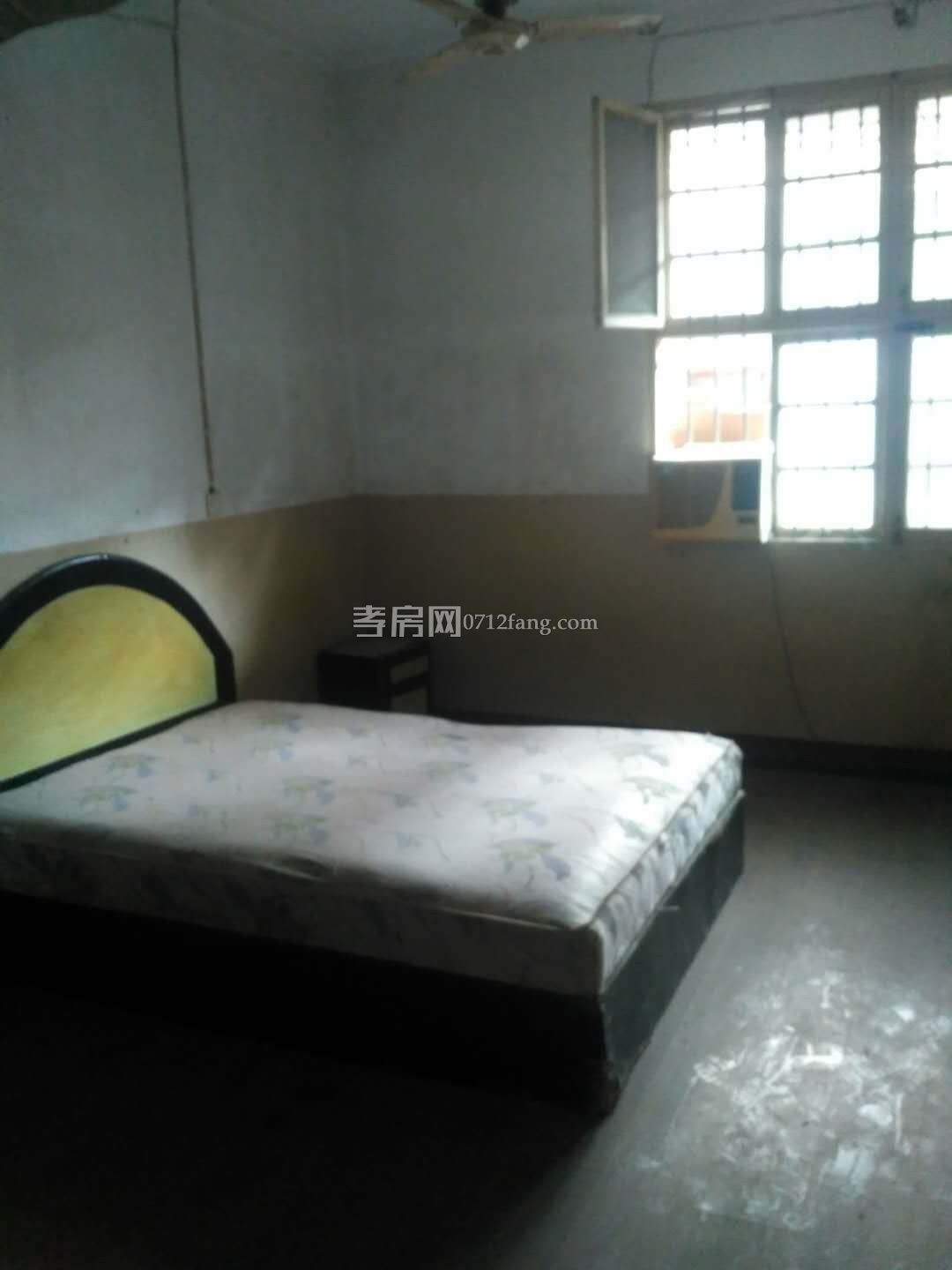 滿二掛口有證出讓地2室2廳1衛(wèi)毛坯111平2600元一平4樓