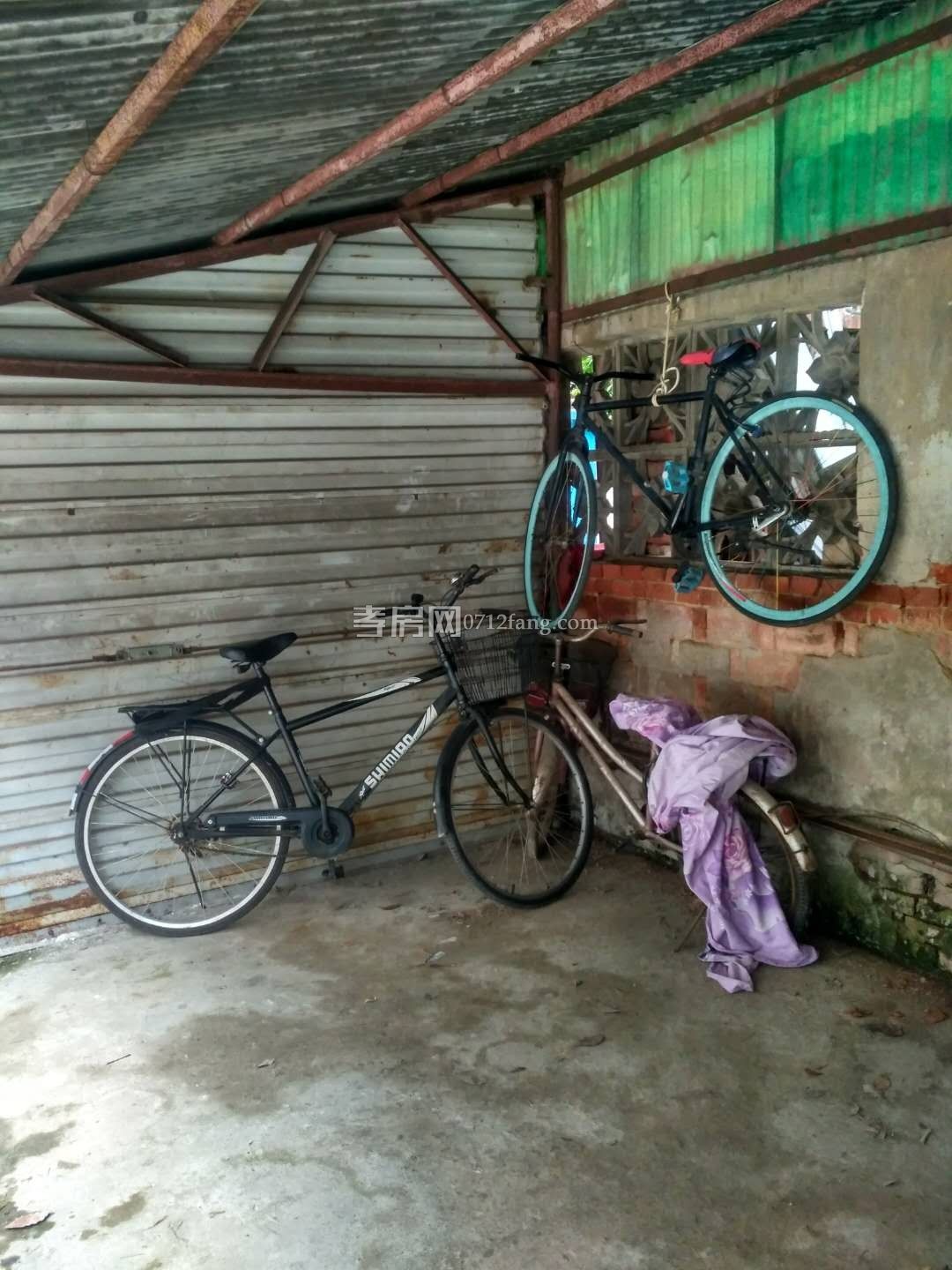 滿二掛口有證出讓地2室2廳1衛(wèi)毛坯111平2600元一平4樓