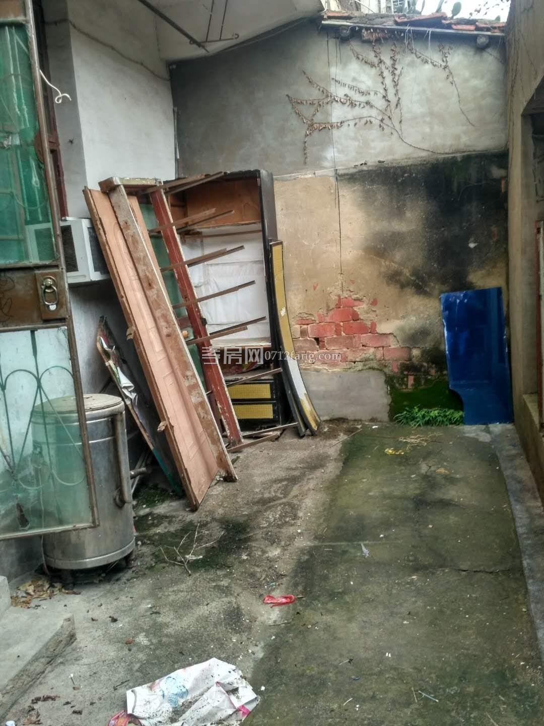 滿二掛口有證出讓地2室2廳1衛(wèi)毛坯111平2600元一平4樓