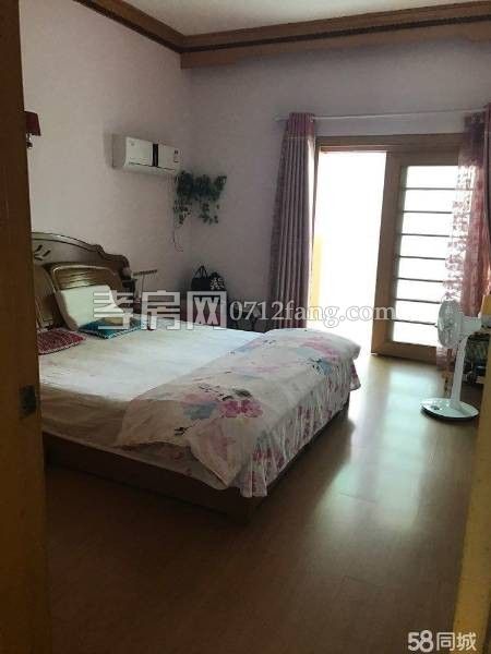 八里街簡單裝修2/6樓3室30萬