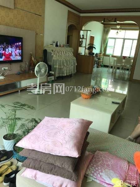 八里街簡單裝修2/6樓3室30萬