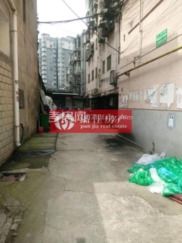 滿二宇濟(jì)商貿(mào)城100平精裝修文化路 楚環(huán)中學(xué)3樓