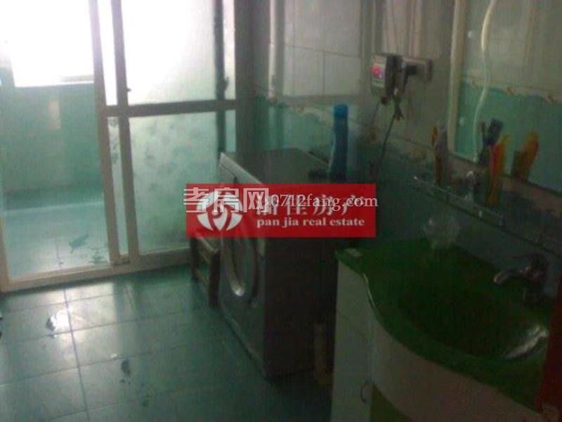 滿二宇濟(jì)商貿(mào)城100平精裝修文化路 楚環(huán)中學(xué)3樓