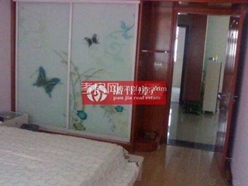 滿二宇濟(jì)商貿(mào)城100平精裝修文化路 楚環(huán)中學(xué)3樓