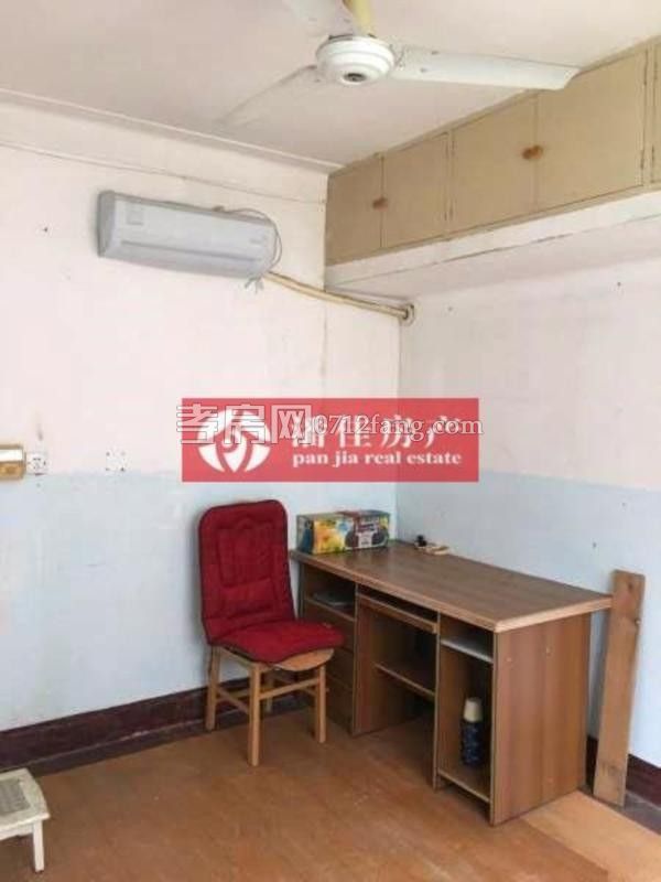 滿二宇濟(jì)商貿(mào)城100平精裝修文化路 楚環(huán)中學(xué)3樓