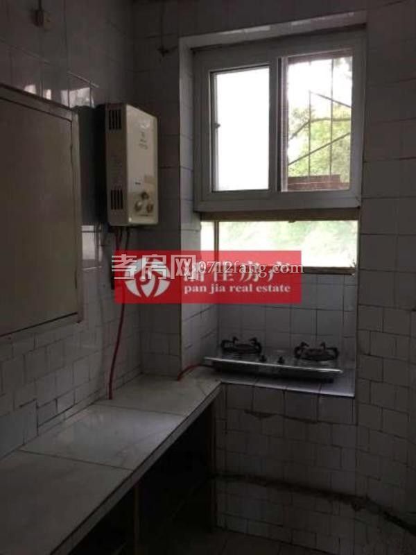 滿二宇濟(jì)商貿(mào)城100平精裝修文化路 楚環(huán)中學(xué)3樓