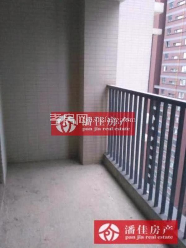 中都巴黎城3室2廳1衛(wèi)95平毛坯中層