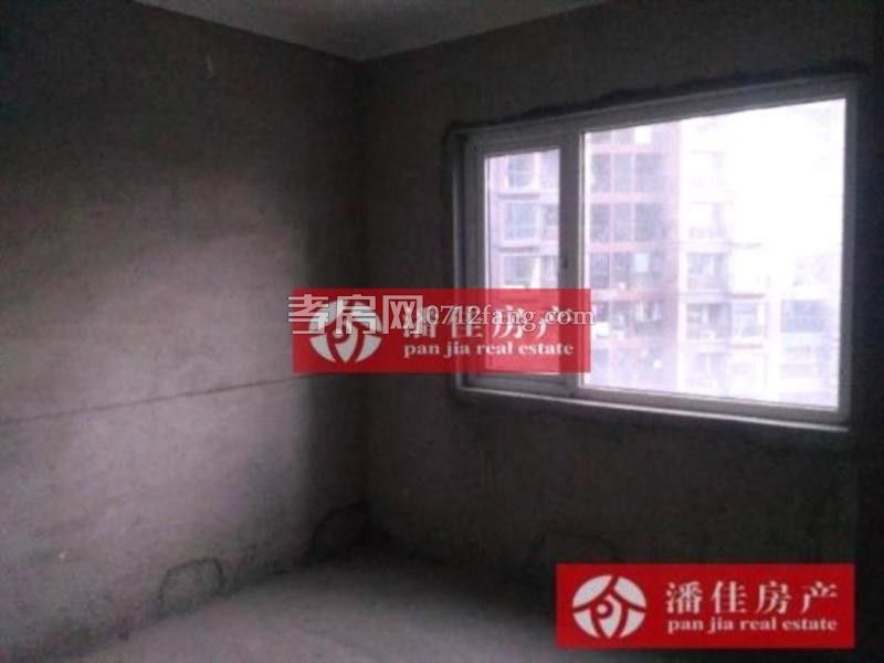 滿二精裝修寶成佳園3室2廳1衛(wèi)107平3樓