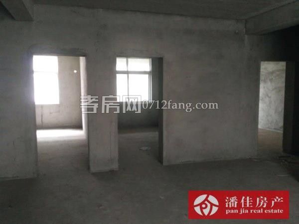 【潘佳房產(chǎn)推薦】【滿二翡翠名都1期137平米中層精裝保持很新帶地暖110萬】