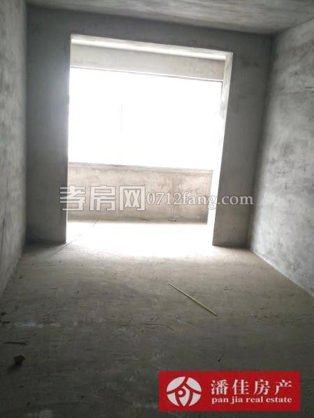 【潘佳房產(chǎn)推薦】【滿二翡翠名都1期137平米中層精裝保持很新帶地暖110萬】