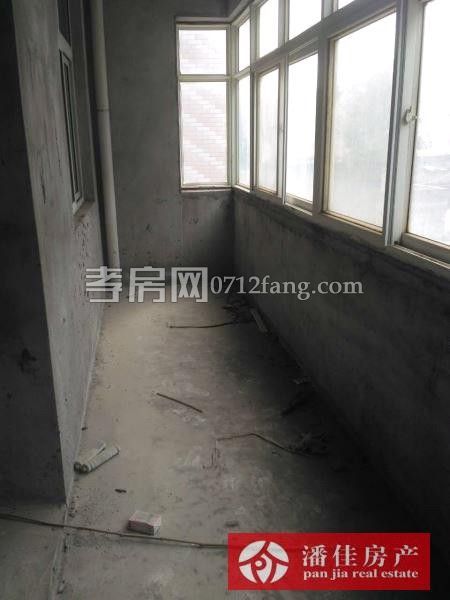 【潘佳房產(chǎn)推薦】【滿二翡翠名都1期137平米中層精裝保持很新帶地暖110萬】