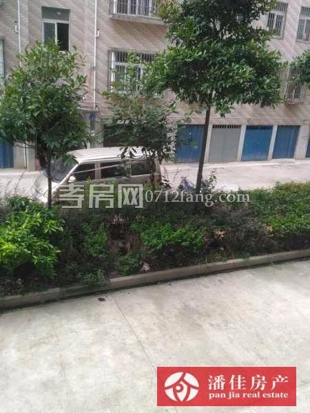 【潘佳房產(chǎn)推薦】【滿二翡翠名都1期137平米中層精裝保持很新帶地暖110萬】