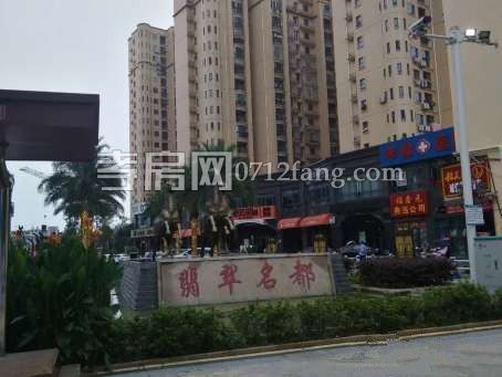 錦繡后湖二期電梯房經(jīng)典三房，131.36平精裝修中間