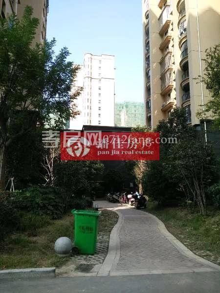 【潘佳房產(chǎn)推薦】灣流匯中間樓層110平米毛坯90萬(wàn)