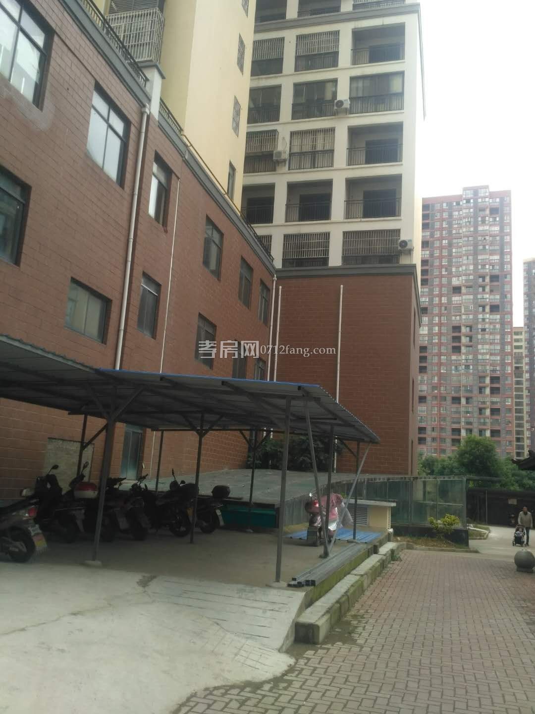 掛口小區(qū)大三房，精裝修，送全套家電，拎包入住