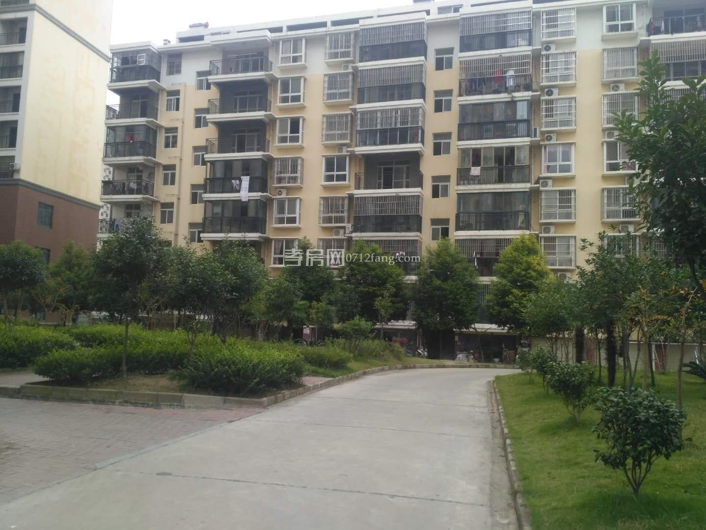 掛口小區(qū)大三房，精裝修，送全套家電，拎包入住