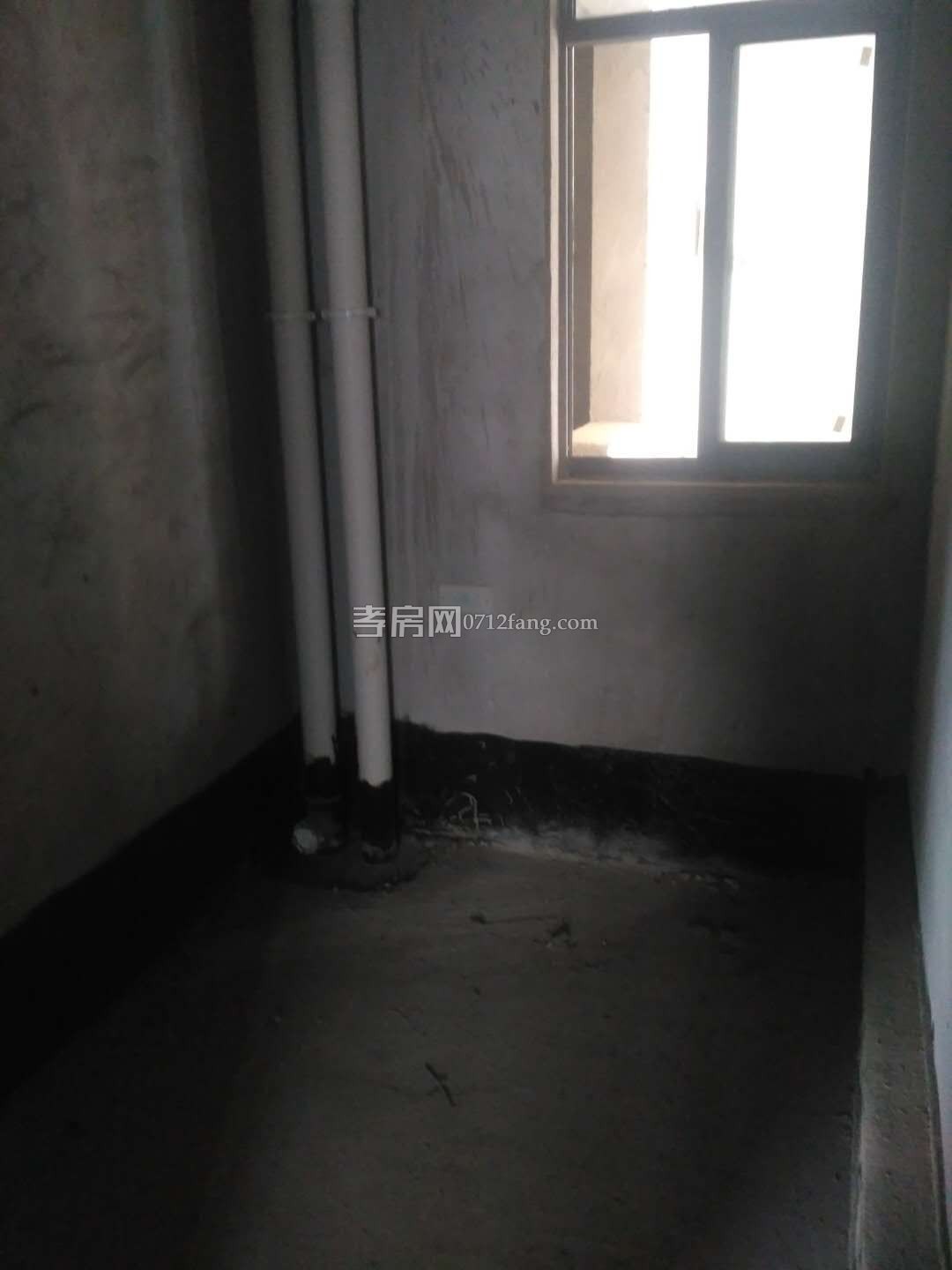 掛口小區(qū)大三房，精裝修，送全套家電，拎包入住