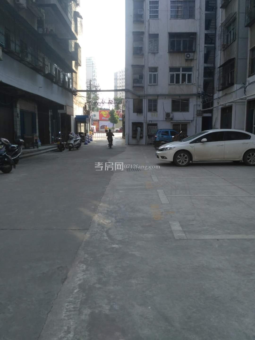 滿二掛口街131平中等裝修三面采光5樓拎包入住