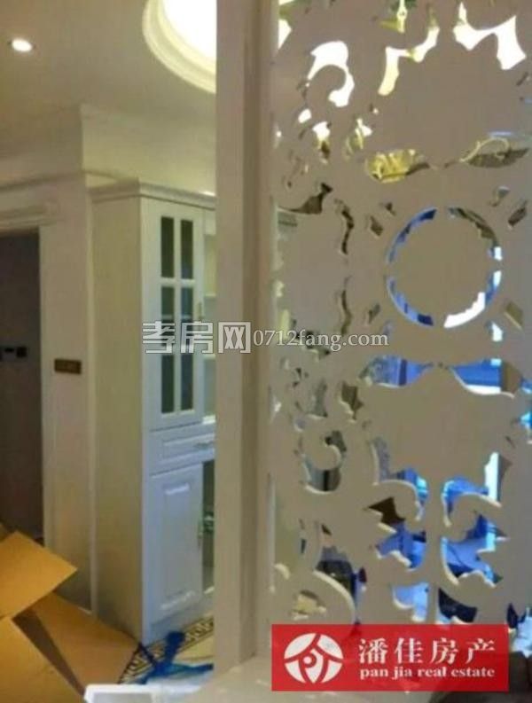 錦繡后湖二期電梯房經(jīng)典三房，131.36平精裝修中間