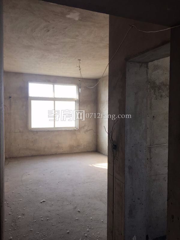 臥龍街上130平大三房兩廳兩衛(wèi)全款25萬搞完沒有其他費用