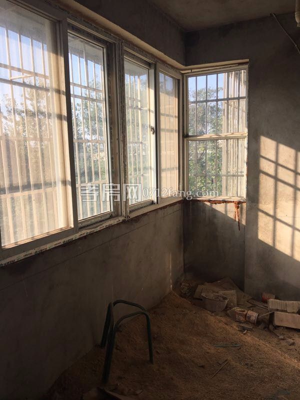 臥龍街上130平大三房兩廳兩衛(wèi)全款25萬搞完沒有其他費用