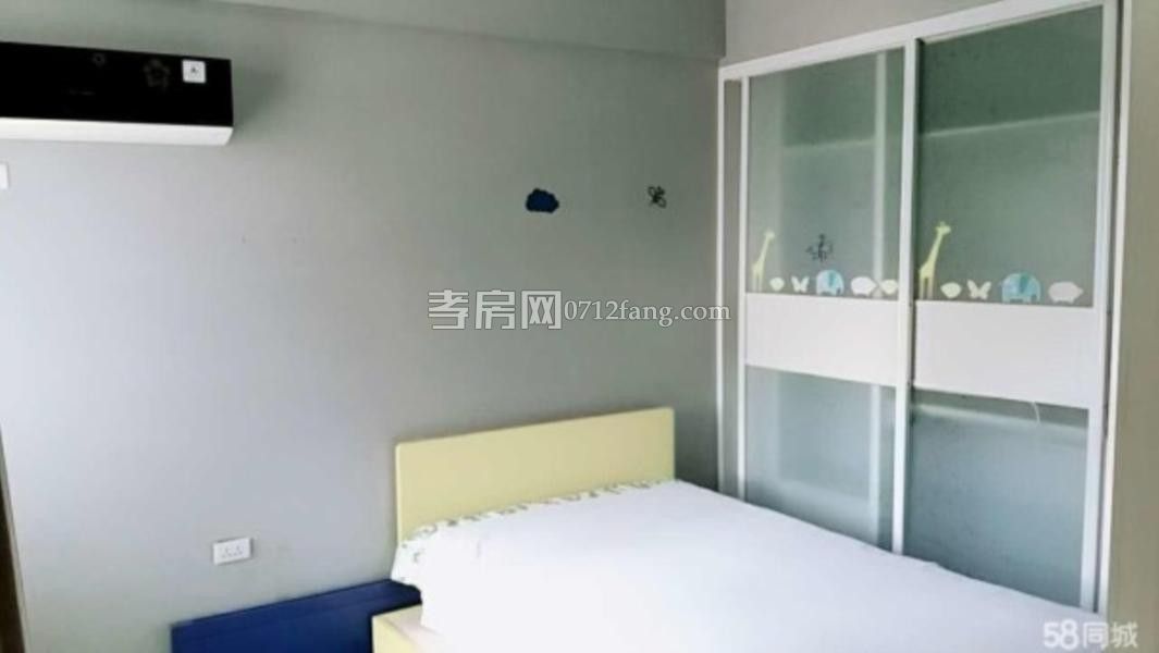 錦繡后湖二期電梯房經(jīng)典三房，131.36平精裝修中間