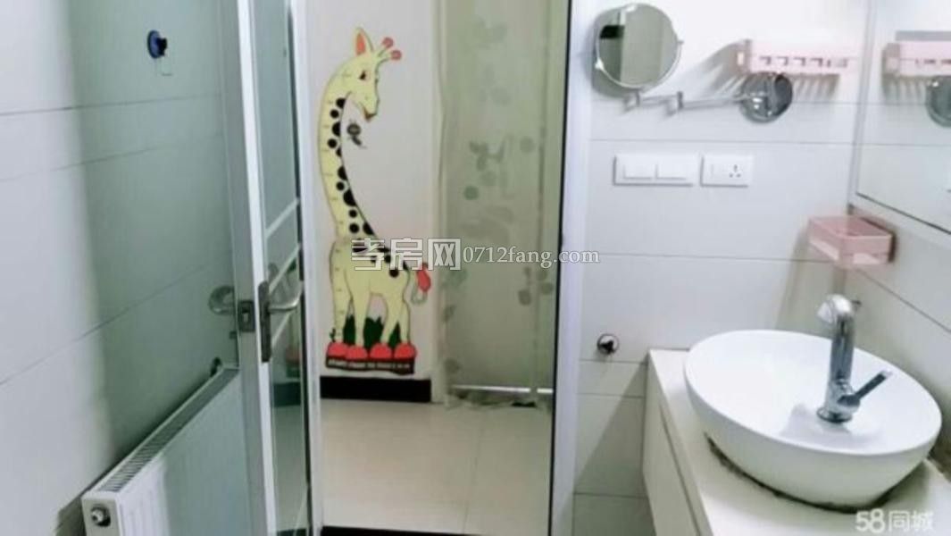 錦繡后湖二期電梯房經(jīng)典三房，131.36平精裝修中間