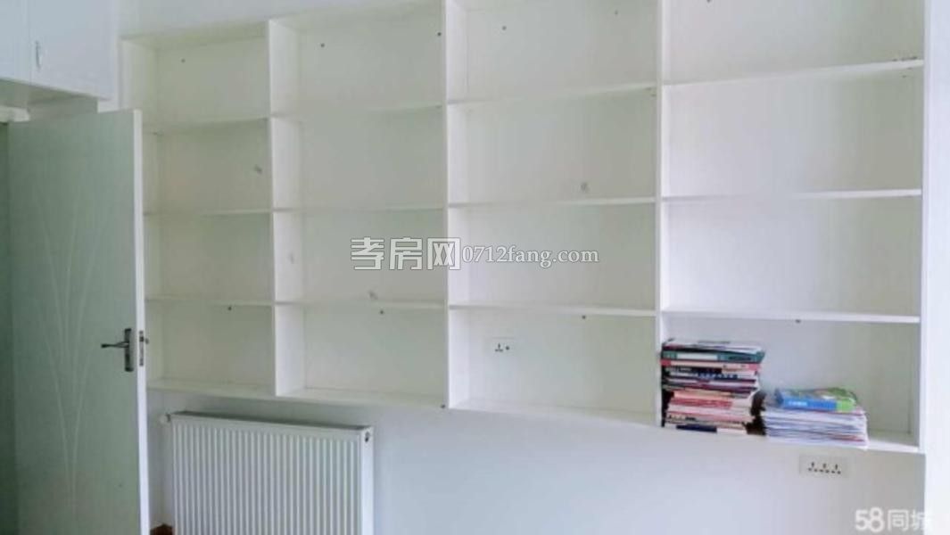 錦繡后湖二期電梯房經(jīng)典三房，131.36平精裝修中間