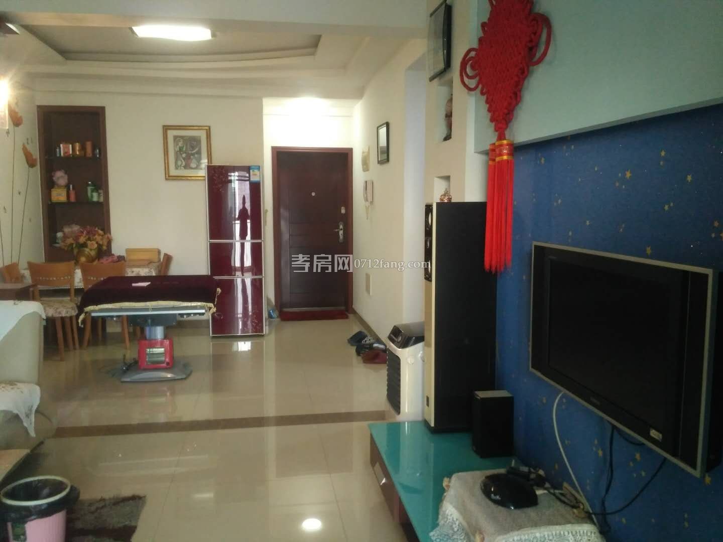 錦繡后湖二期電梯房經(jīng)典三房，131.36平精裝修中間