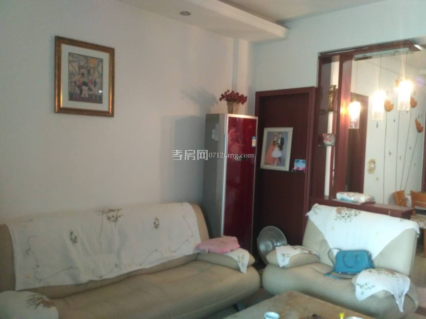 錦繡后湖二期電梯房經(jīng)典三房，131.36平精裝修中間