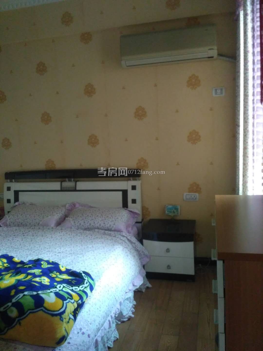 錦繡后湖二期電梯房經(jīng)典三房，131.36平精裝修中間