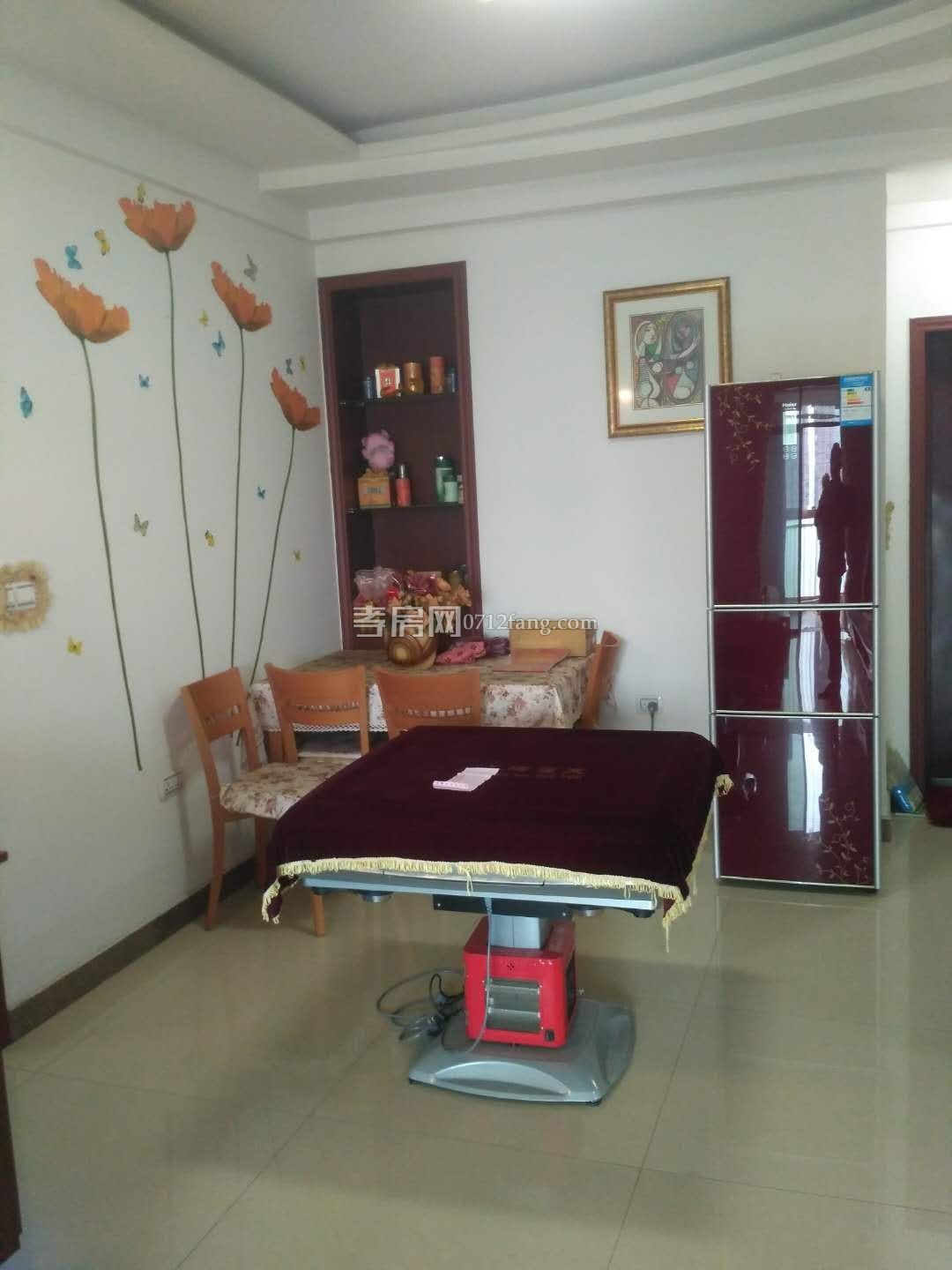 錦繡后湖二期電梯房經(jīng)典三房，131.36平精裝修中間