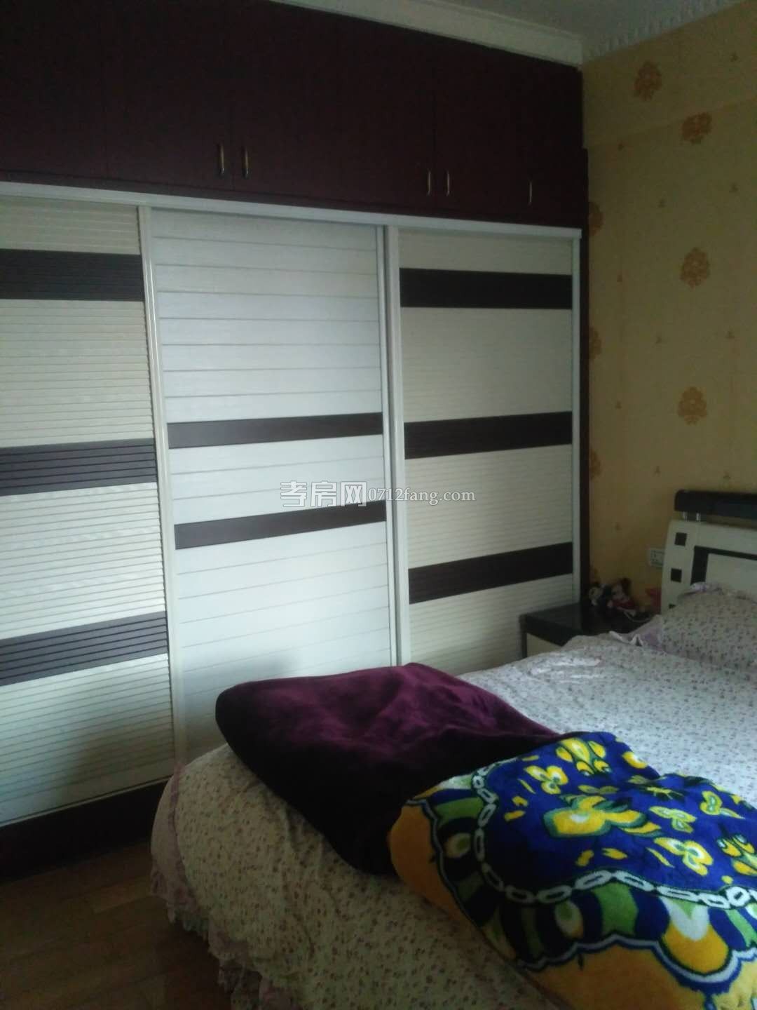 錦繡后湖二期電梯房經(jīng)典三房，131.36平精裝修中間