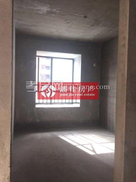 【潘佳房產(chǎn)推薦】【滿二翡翠名都1期107平米1樓簡裝62萬】