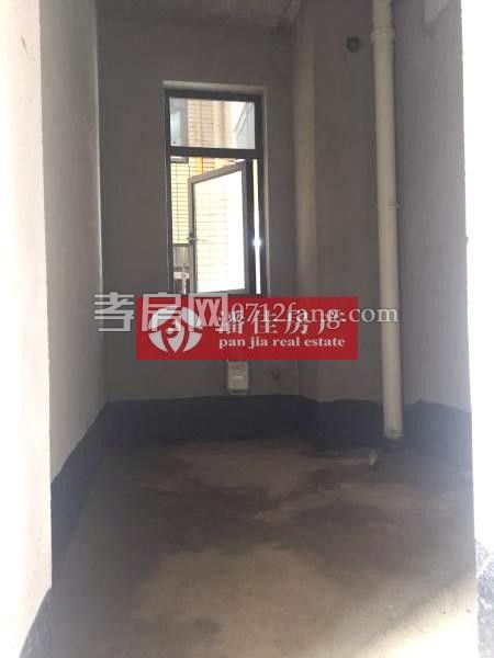 【潘佳房產(chǎn)推薦】【滿二翡翠名都1期107平米1樓簡裝62萬】