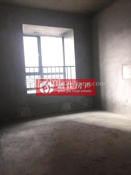 【潘佳房產(chǎn)推薦】【滿二翡翠名都1期107平米1樓簡裝62萬】