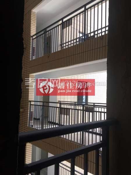 【潘佳房產(chǎn)推薦】【滿二翡翠名都1期107平米1樓簡裝62萬】